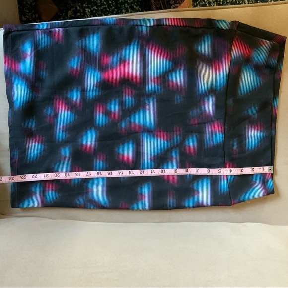 LuLa Roe geometric pattern pencil skirt stretchy M - Picture 3 of 4
